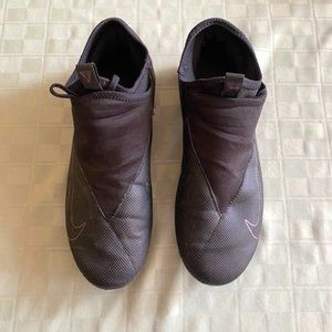 Phantom VSN Men's Outdoor Soccer Cleats Size 9, Used